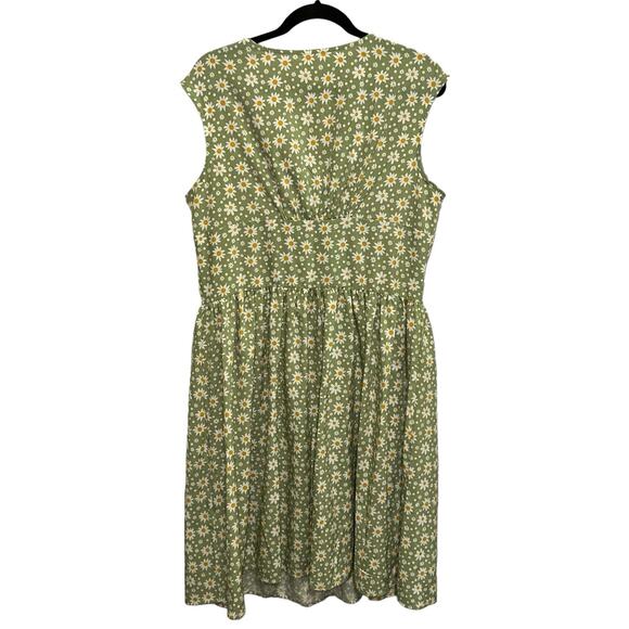 Daisy Patterned Sleeveless Button Front Green Dress - Picture 2 of 5